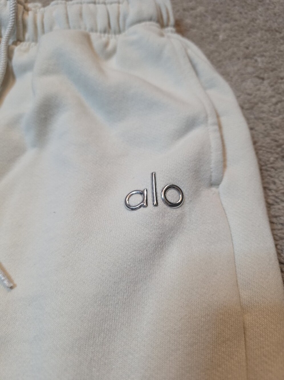 ALO Yoga Women’s Accolade Straight Leg Sweatpants Ivory Small - Picture 2 of 4